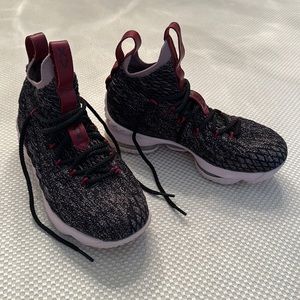 Nike Lebron 15 Youth Basketball Shoes Size 5Y